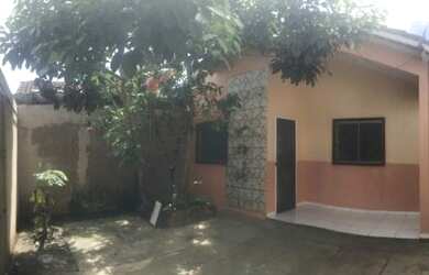 Imagem: A casa possui 2 Dormitórios, 1 Banheiro, 2 Vagas na garagem