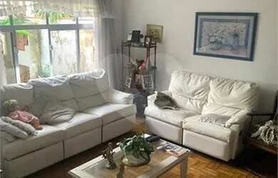 Imagem: A casa possui 2 Dormitórios, 2 Banheiros, 1 Vaga na garagem