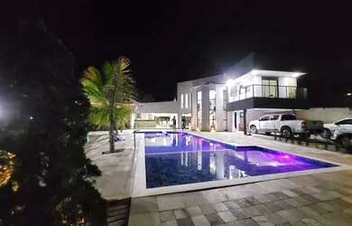 Imagem: A casa em condomínio possui 5 Dormitórios, 5 Banheiros, 5