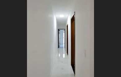 Imagem: A casa possui 2 Dormitórios, 1 Banheiro, 1 Vaga na garagem