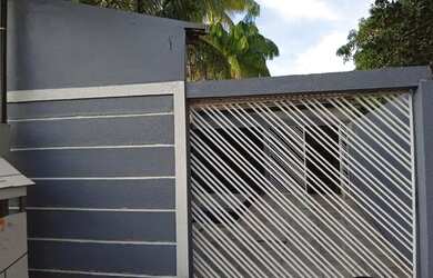 Imagem: A casa possui 2 Dormitórios, 2 Banheiros, 1 Vaga na garagem