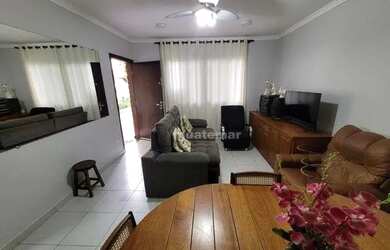 Imagem: A casa possui 2 Dormitórios, 3 Banheiros, 5 Vagas na garagem