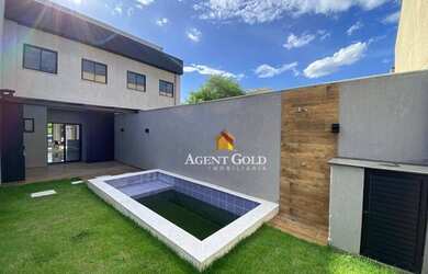 Imagem: A casa em condomínio possui 3 Dormitórios, 3 Banheiros e 200m²