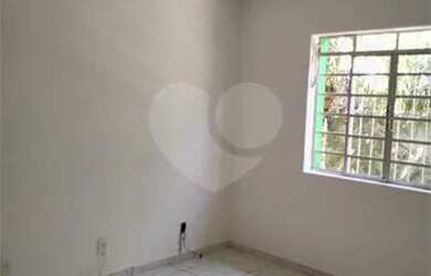 Imagem: A casa possui 1 Dormitório, 3 Banheiros, 4 Vagas na garagem