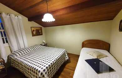 Imagem: A casa possui 5 Dormitórios, 5 Banheiros, 5 Vagas na garagem