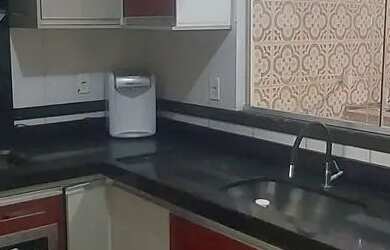 Imagem: A casa possui 2 Dormitórios, 2 Banheiros, 1 Vaga na garagem