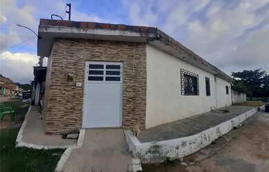 Imagem: A casa possui 2 Dormitórios, 2 Banheiros, 76m² de Área e