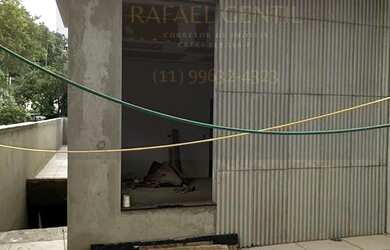 Imagem: A casa possui 3 Dormitórios, 1 Banheiro, 2 Vagas na garagem