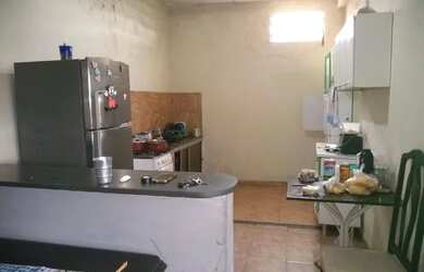 Imagem: A casa possui 3 Dormitórios, 2 Banheiros, 3 Vagas na garagem