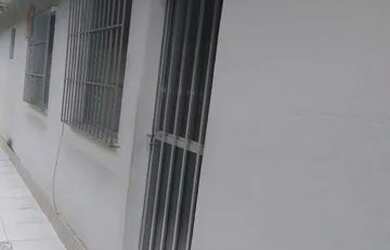 Imagem: A casa possui 1 Dormitório, 1 Banheiro e 55m² de Área e está