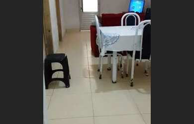 Imagem: A casa possui 2 Dormitórios, 1 Banheiro, 1 Vaga na garagem