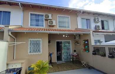 Imagem: A casa possui 2 Dormitórios, 1 Banheiro, 1 Vaga na garagem