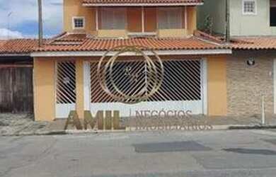 Imagem: A casa possui 3 Dormitórios, 3 Banheiros, 3 Vagas na garagem