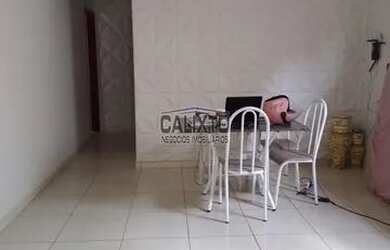 Imagem: A casa possui 2 Dormitórios, 1 Banheiro, 2 Vagas na garagem