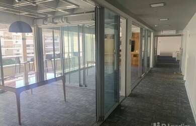 Imagem: O depósito para alugar possui e está localizado em Leblon