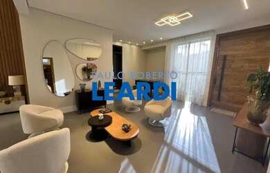 Imagem: A casa em condomínio possui 5 Dormitórios, 4 Banheiros, 4