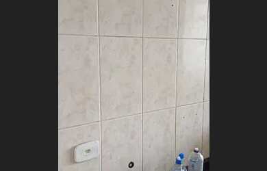 Imagem: O apartamento possui 3 Dormitórios, 1 Banheiro, 1 Vaga na garagem