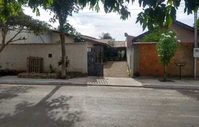 Imagem: A casa possui 2 Dormitórios, 1 Banheiro, 1 Vaga na garagem