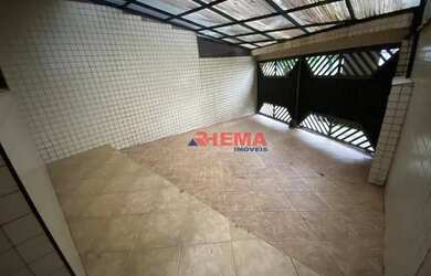 Imagem: A casa possui 3 Dormitórios, 4 Banheiros, 2 Vagas na garagem