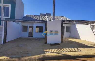 Imagem: A casa possui 2 Dormitórios, 1 Banheiro, 2 Vagas na garagem