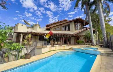 Imagem: A casa em condomínio possui 4 Dormitórios, 5 Banheiros, 5