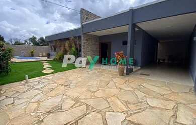 Imagem: A casa à venda possui 3 Dormitórios, 4 Banheiros, 5 Vagas