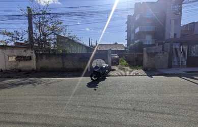 Imagem: A casa possui 2 Dormitórios, 1 Banheiro, 5 Vagas na garagem