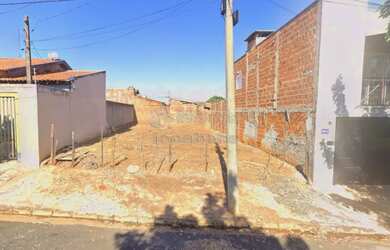 Imagem: O terreno possui 200m² de Área e está localizado em Jardim