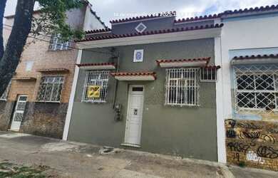 Imagem: A casa possui 4 Dormitórios, 2 Banheiros e 98m² de Área e