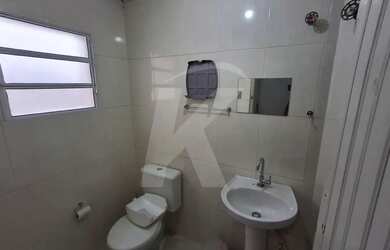 Imagem 9: Salão comercial com 1 banheiro, porta de aço e 1 vaga de garagem