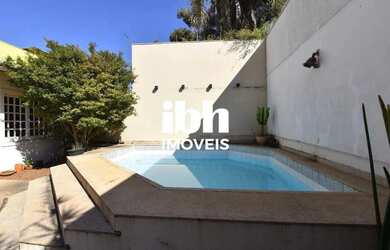 Imagem: A casa possui 4 Dormitórios, 4 Banheiros, 4 Vagas na garagem