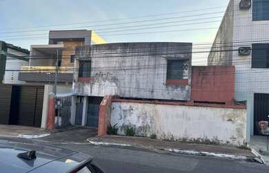 Imagem: O terreno possui 484m² de Área e está localizado em Grageru