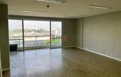 Imagem: O depósito possui 2 Vagas na garagem, 67m² de Área e está