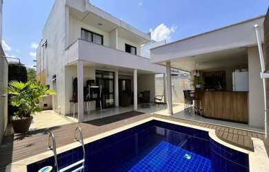 Imagem: A casa em condomínio possui 3 Dormitórios, 4 Banheiros, 2