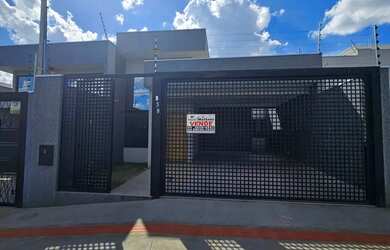 Imagem: A casa possui 3 Dormitórios, 3 Banheiros, 3 Vagas na garagem