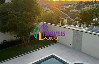 Imagem: A casa em condomínio possui 4 Dormitórios, 5 Banheiros, 4