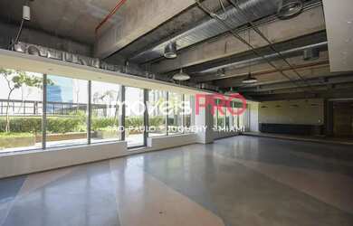 Imagem: O depósito possui 5 Vagas na garagem, 2.138m² de Área e