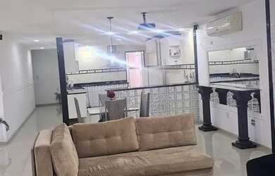 Imagem: A casa possui 3 Dormitórios, 5 Banheiros, 3 Vagas na garagem