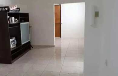 Imagem: A casa possui 2 Dormitórios, 1 Banheiro e está localizado