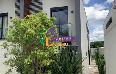 Imagem: A casa possui 2 Dormitórios, 3 Banheiros, 2 Vagas na garagem