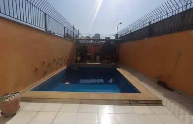 Imagem: A casa possui 3 Dormitórios, 3 Banheiros, 3 Vagas na garagem