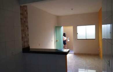 Imagem: A casa possui 2 Dormitórios, 1 Banheiro, 1 Vaga na garagem