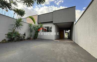 Imagem: A casa possui 2 Dormitórios, 2 Banheiros, 4 Vagas na garagem