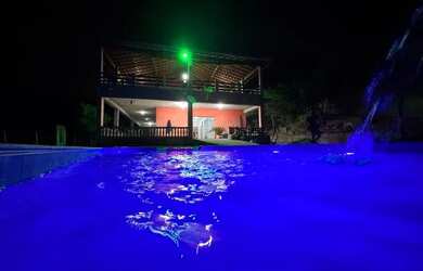 Imagem: A pousada chalé possui 3 Dormitórios, Acomodam 25 pessoas