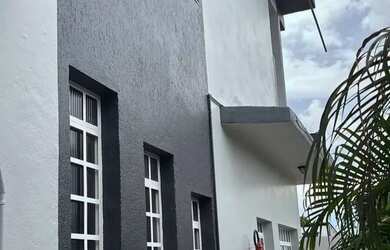 Imagem: A casa possui 3 Dormitórios, 2 Banheiros, 1 Vaga na garagem