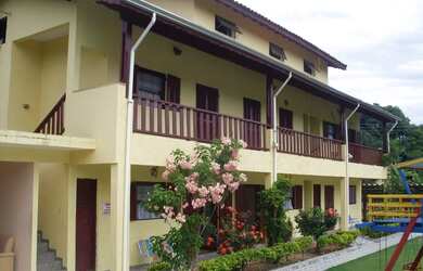 Imagem: A casa possui 1 Dormitório, 1 Banheiro, 1 Vaga na garagem