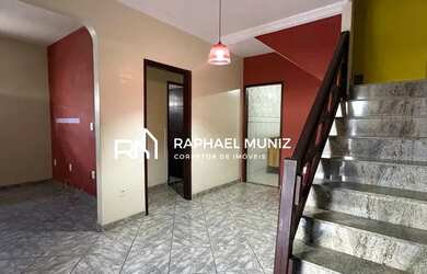 Imagem: A casa possui 4 Dormitórios, 3 Banheiros, 1 Vaga na garagem