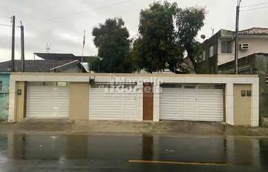 Imagem: A casa possui 5 Dormitórios, 5 Banheiros, 5 Vagas na garagem