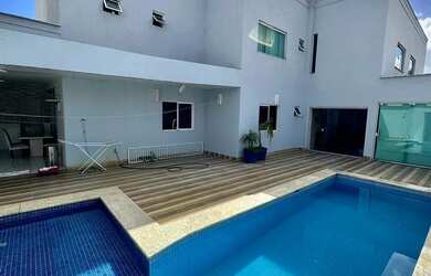 Imagem: A casa em condomínio possui 5 Dormitórios, 5 Banheiros, 4