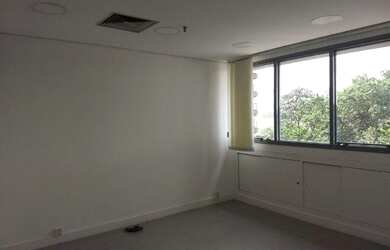 Imagem: O depósito possui 2 Vagas na garagem e 45m² de Área e está